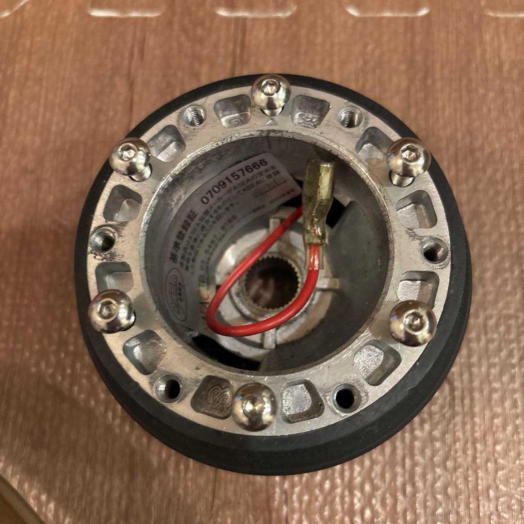 ウッドとアルミの3本スポークステアリング