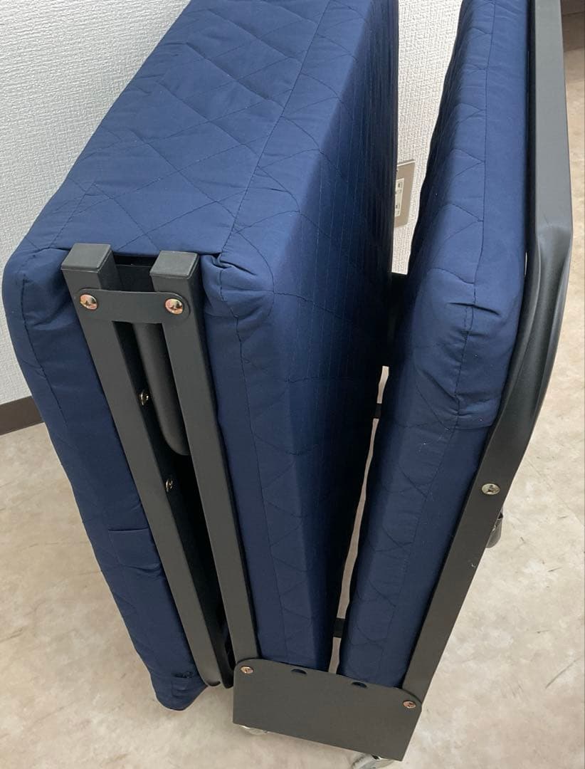 【未使用品】折りたたみベッド　3つ折り　シングルベッド