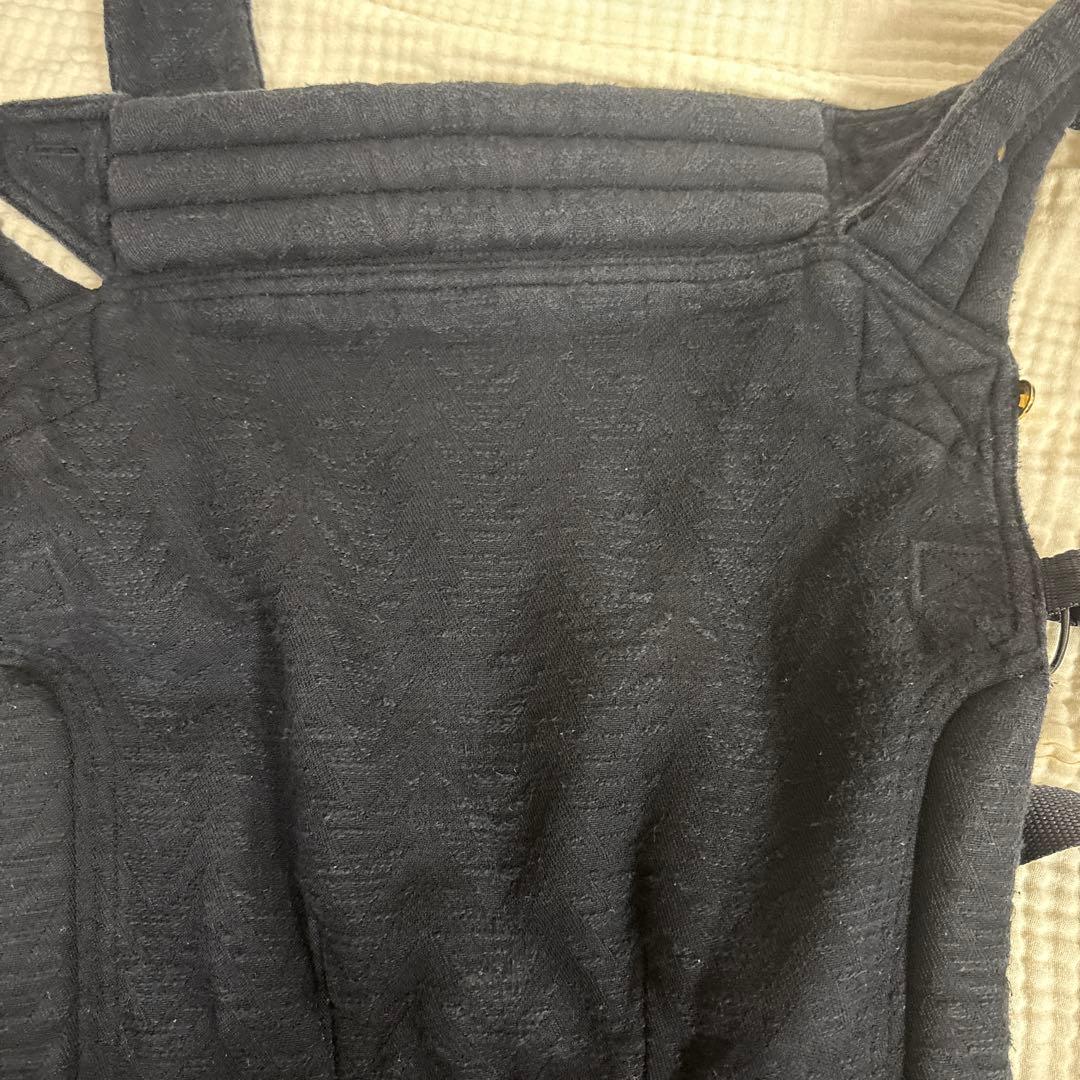 アーティポッペ　抱っこ紐　ブラック