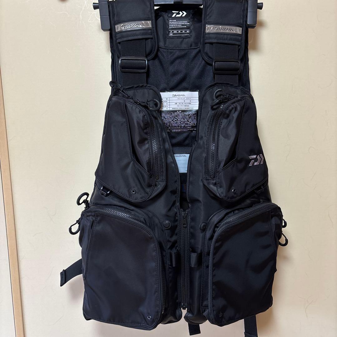 Daiwa フローティングジャケット ブラック