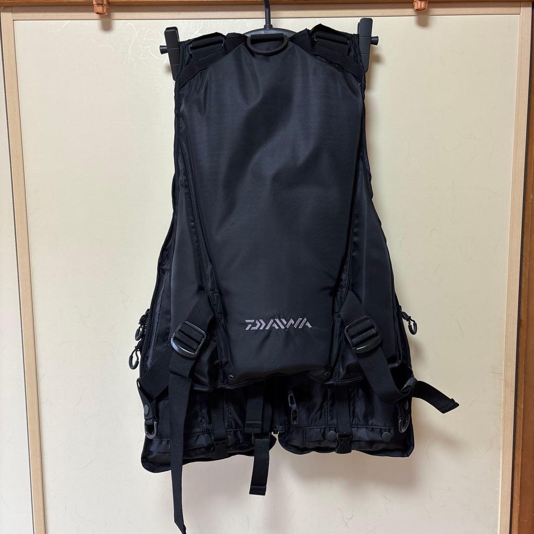 Daiwa フローティングジャケット ブラック