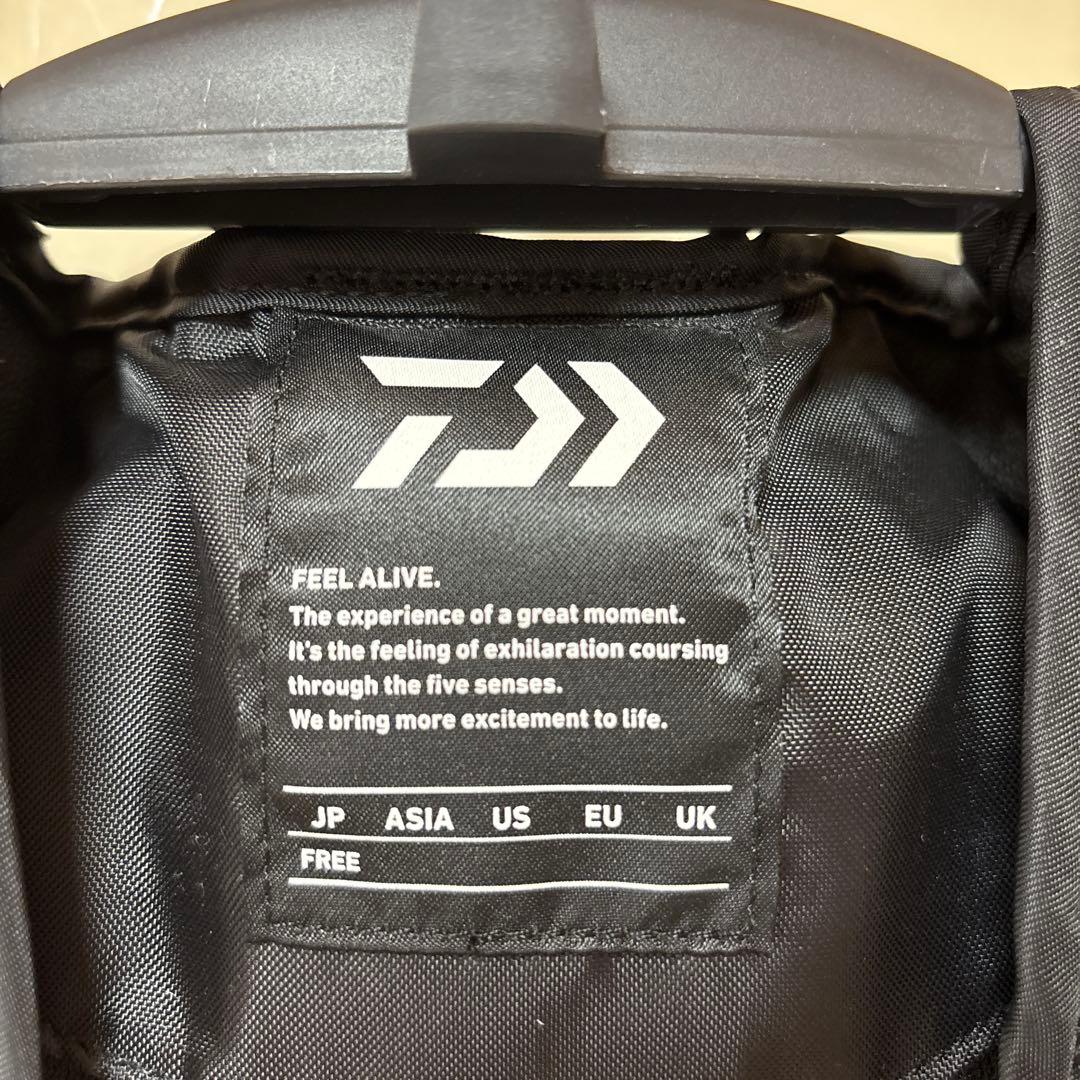 Daiwa フローティングジャケット ブラック