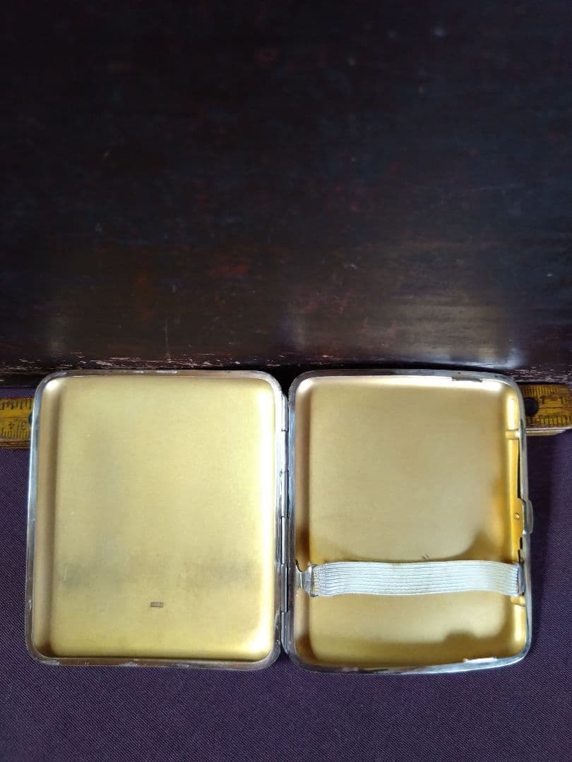 銀無垢   彫金  富士山 枝松葉彫 シガレットケース   「清哉刻」刻銘