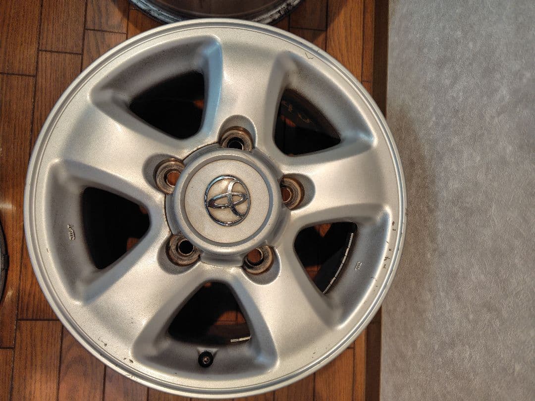 トヨタ ランクル100 純正ホイール