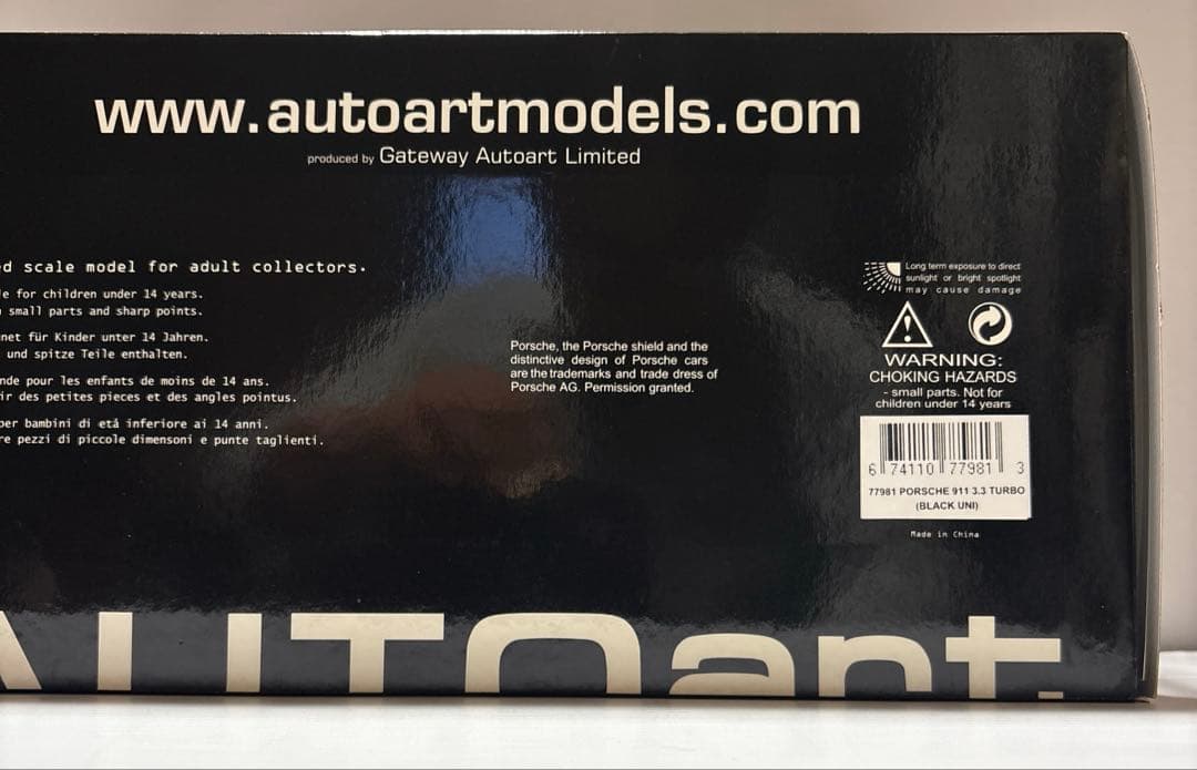 オートアートポルシェ911 ターボ 3.3 (930)AUTO art 1/18