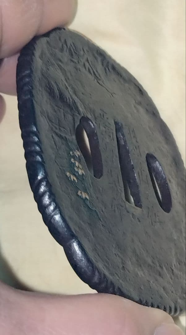 希少　鉄地大鍔　鐔　(羽州庄内之住　正阿弥清成作　獅子舞の図)　鈴木清成　箱付き