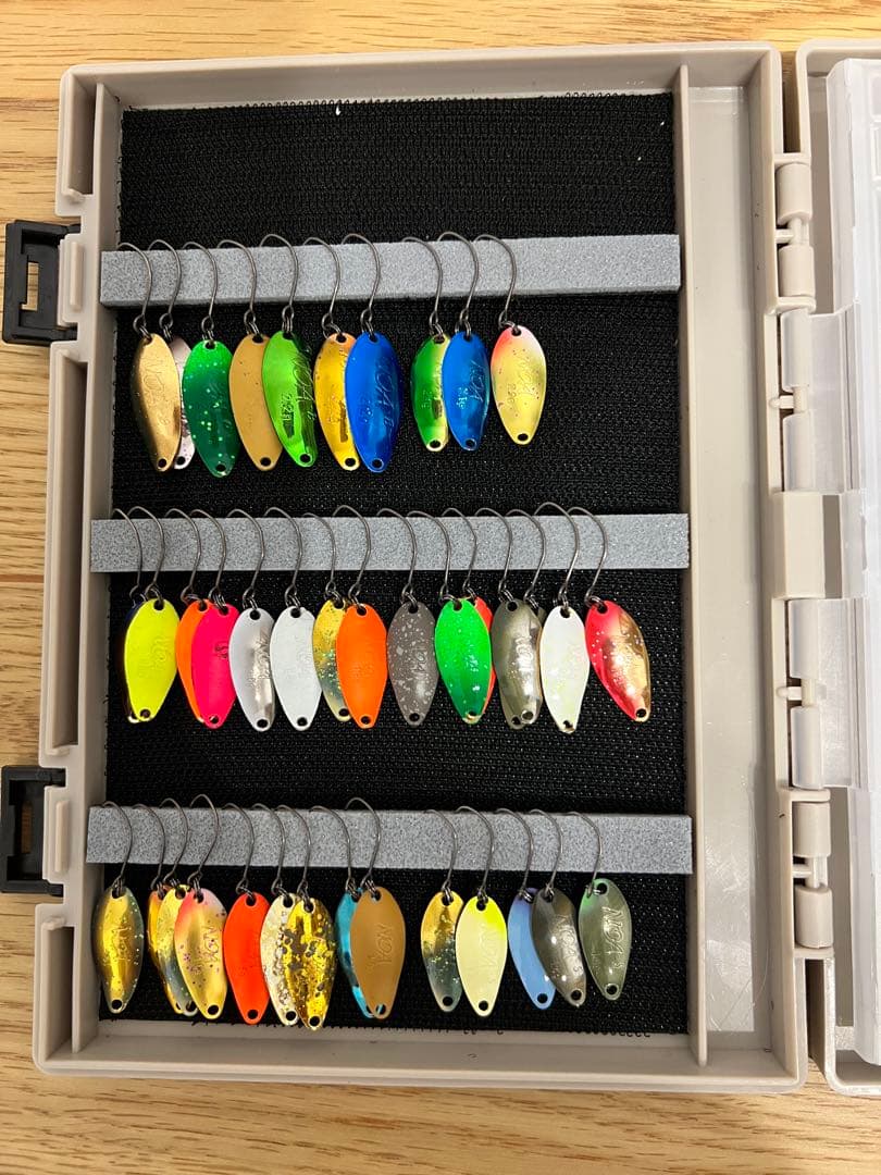 引退【まとめ売り】スプーン・メタル系　全部で218枚　管釣り　ケースとおまけ付き