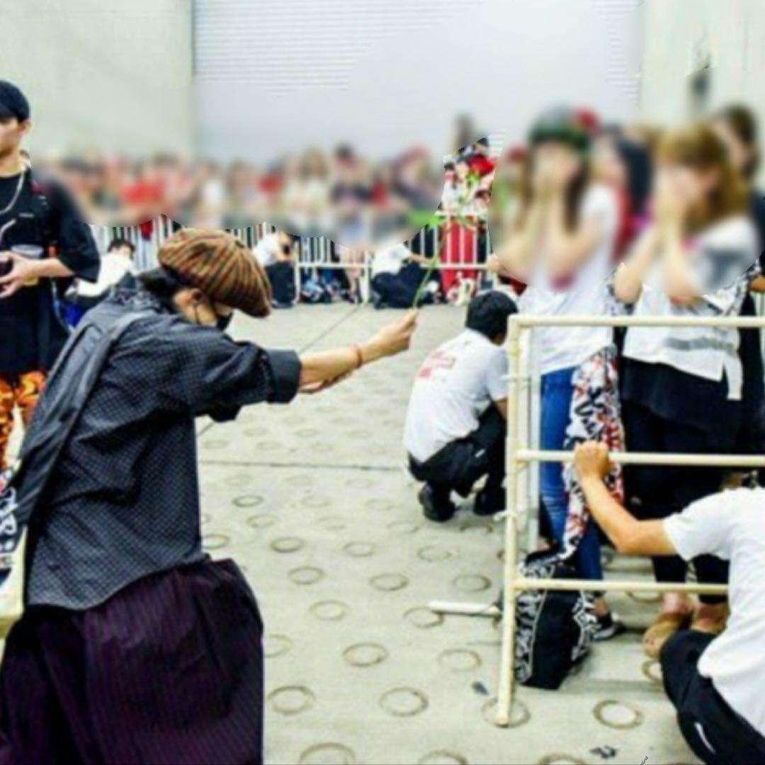 BIGBANG G-DRAGON オフィシャル出待ち　プレゼントのバラ