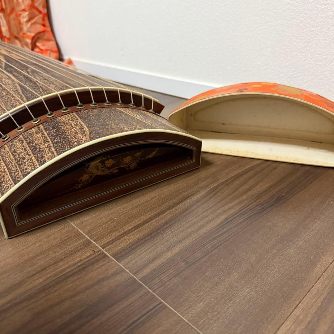【送料無料】13弦琴 和楽器 くり甲 すだれ彫り 蒔絵 袋付き