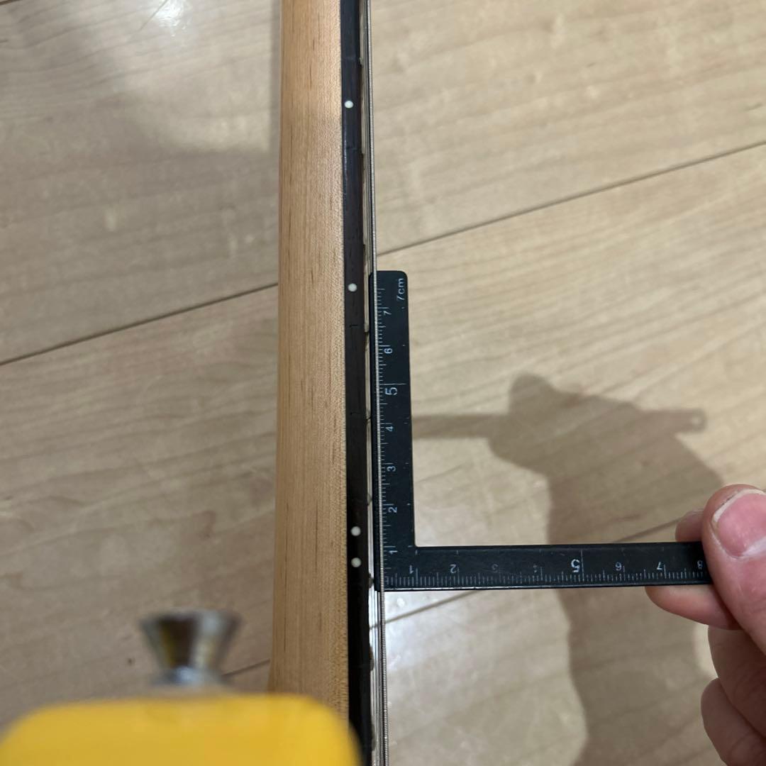 安い！！イエローカラーいい音　ストラトキャスタータイプ　弦高調整済み　です