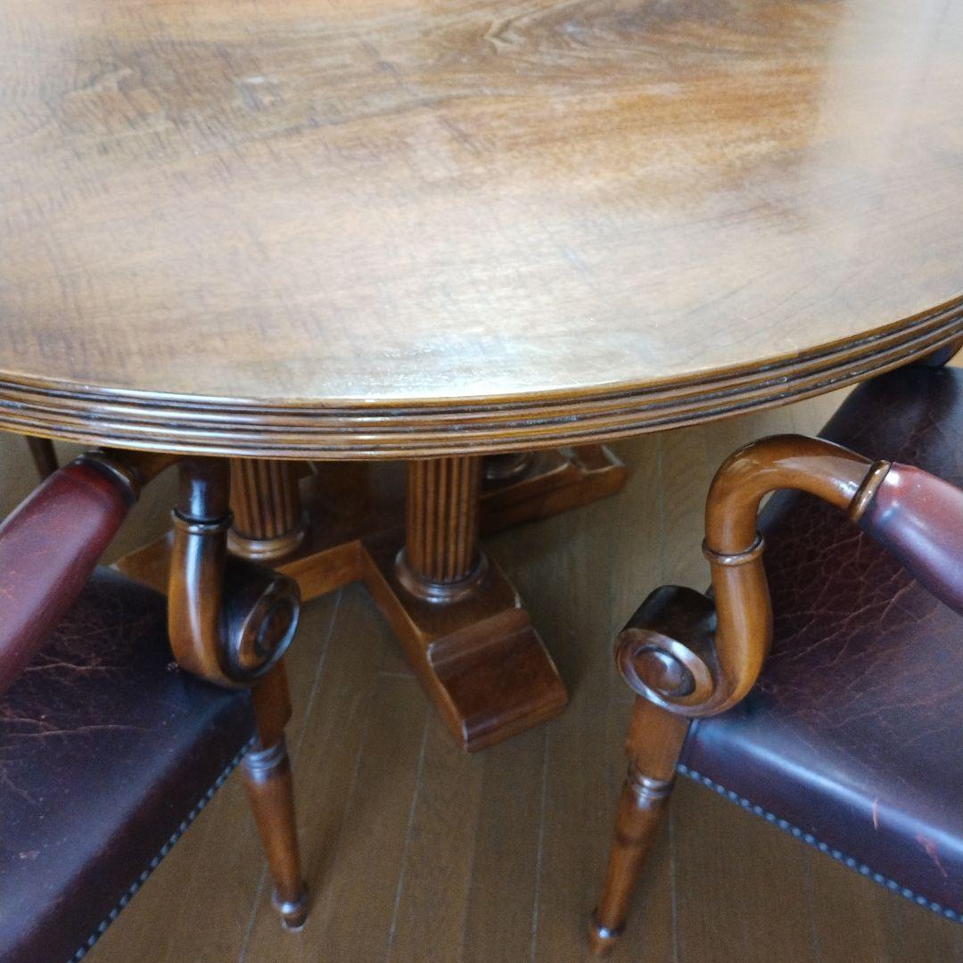 円形木製テーブルとアーム付き椅子4脚セット