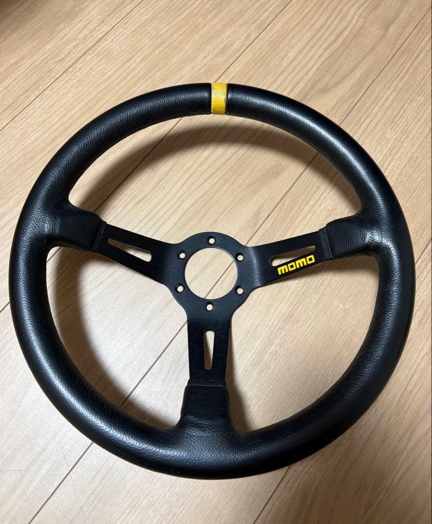 正規品　MOMO　ステアリング　35φ