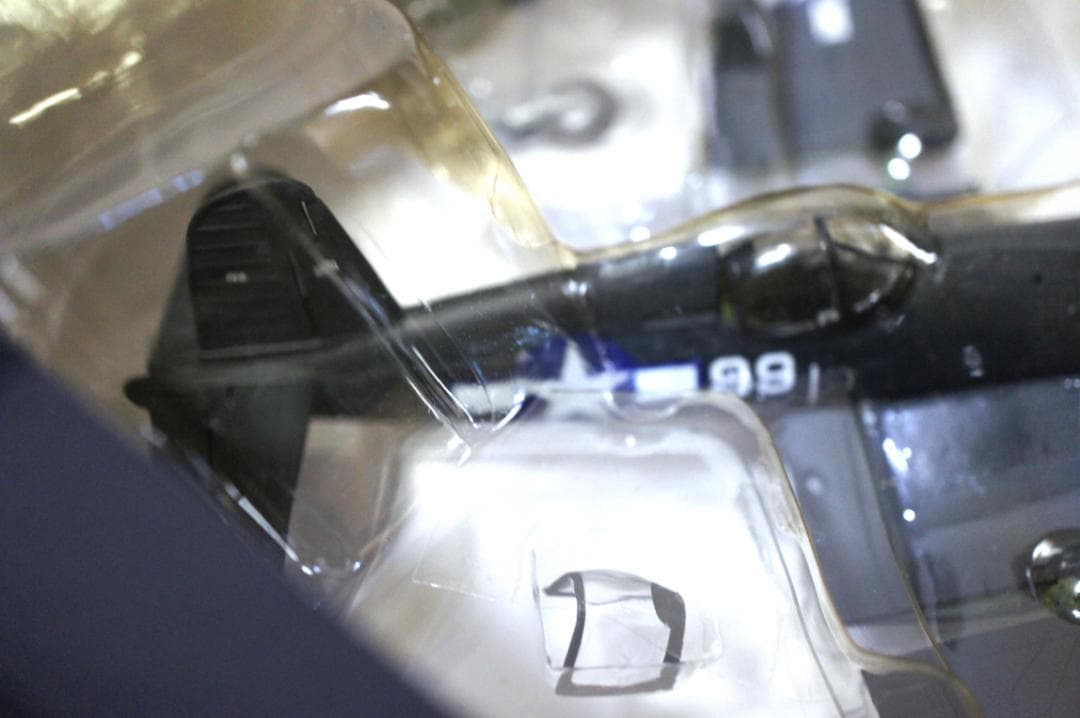 F-4U-1D コルセア ダイキャスト完成品　DRAGONWINGS 1/72