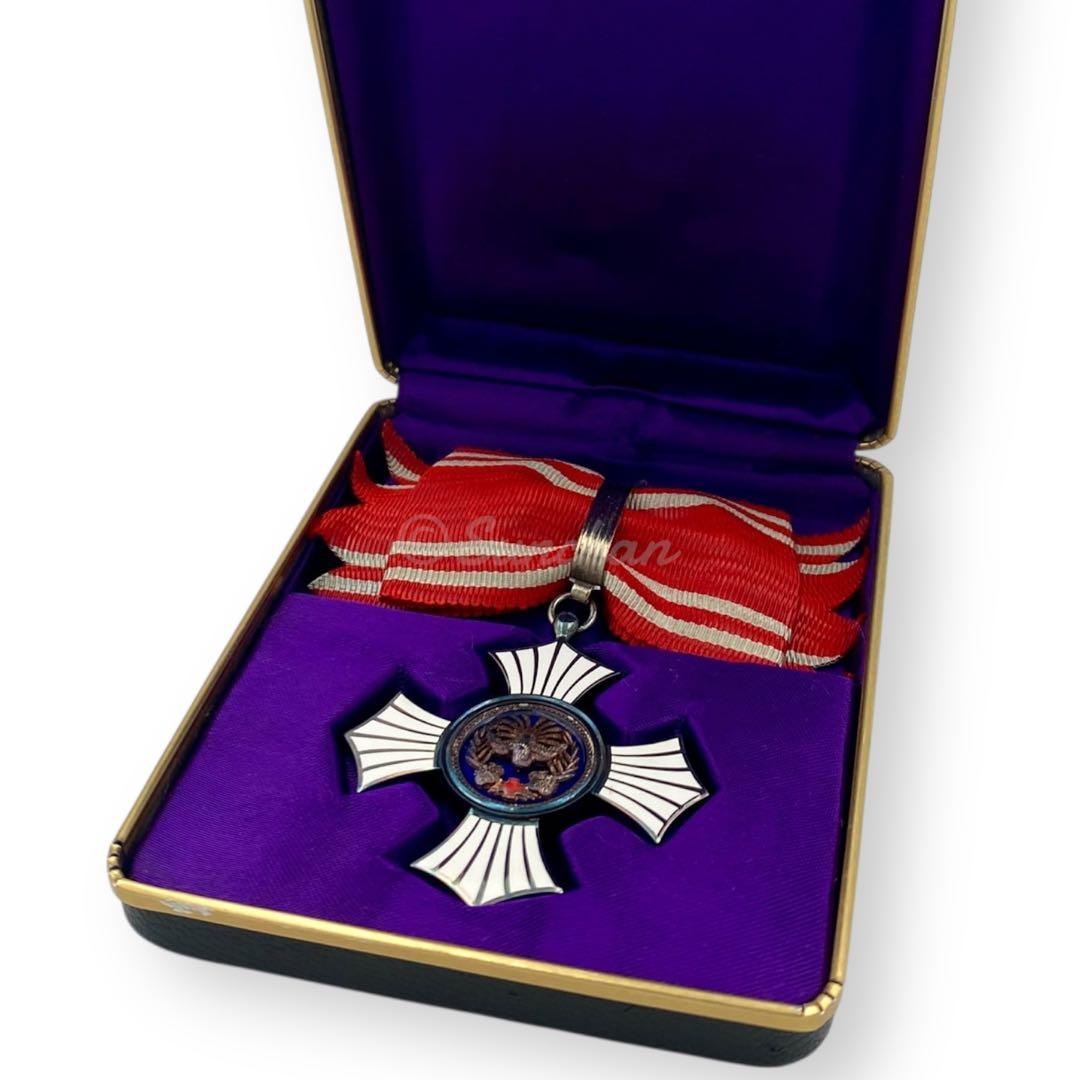 【希少品】 日本赤十字社 銀色功労賞 未開封ピンバッジ付き 勲章 明治二十一年