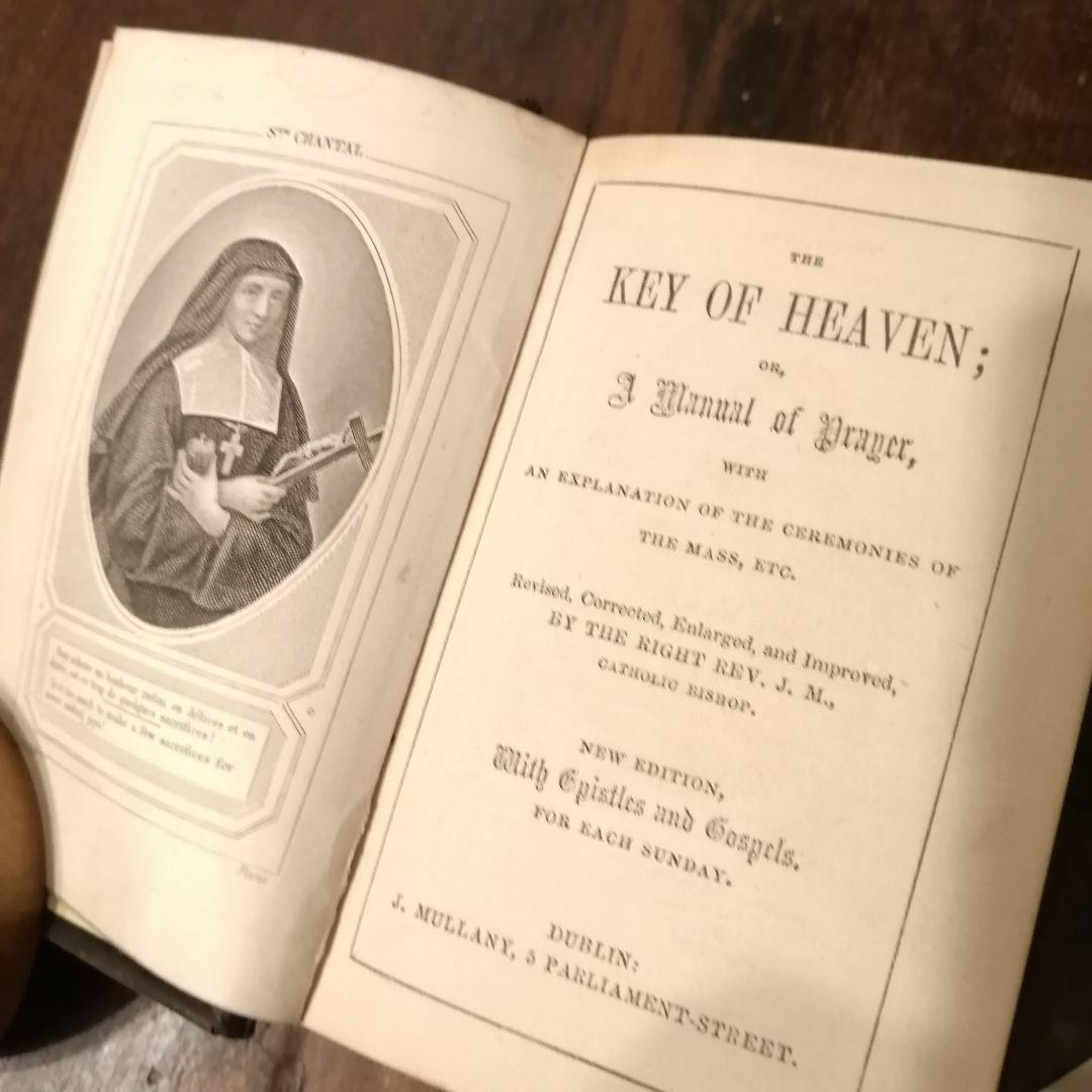 アンティーク 素敵な装丁の小さな祈祷書 ベルベット 十字架☆クロス 聖書☆洋書