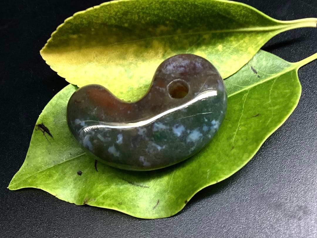 ✳お宝初出品　出雲石【ヘマタイト】天然石 雪輪文様*再結晶線入り　鑑別書付御守り