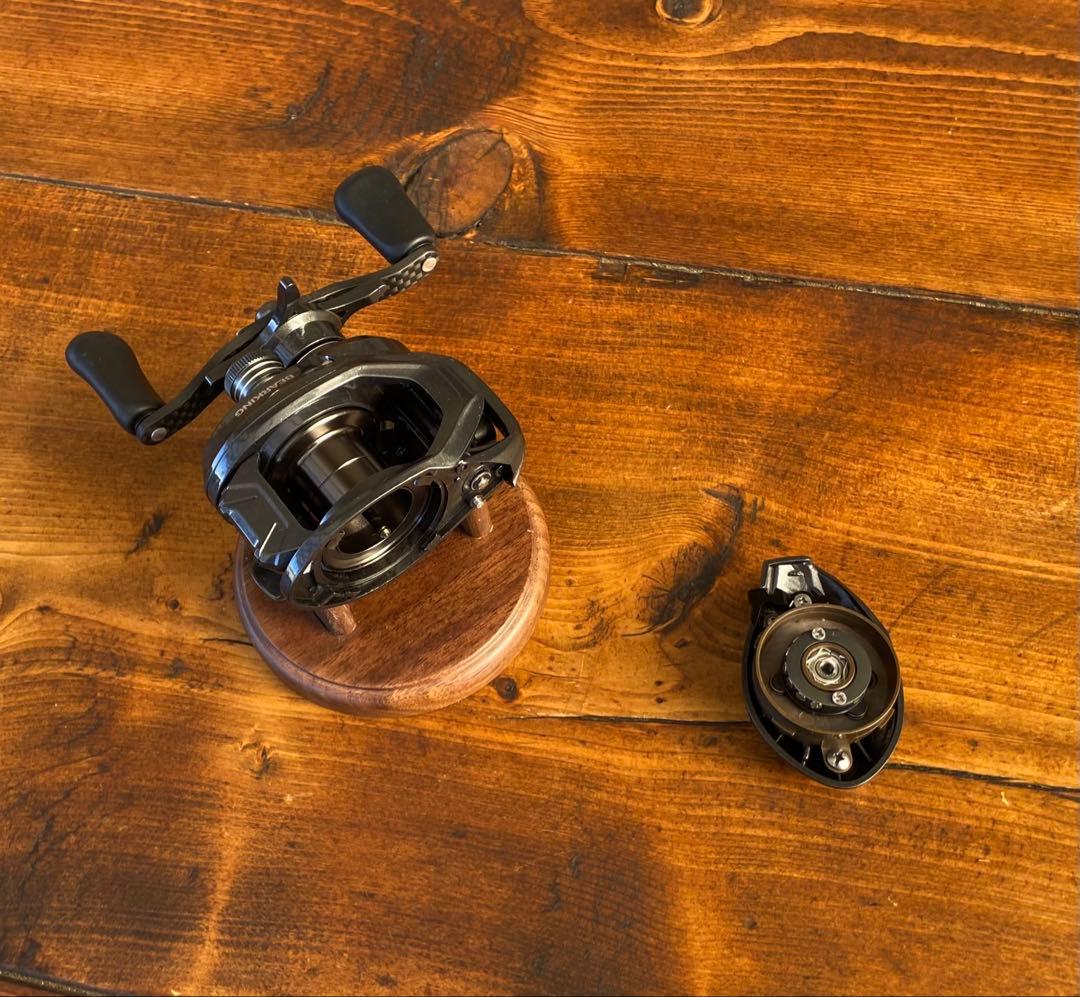 ベイトリール　ベイトフィネスリール　軽量　32φ 新品未使用　バス釣り　渓流釣り