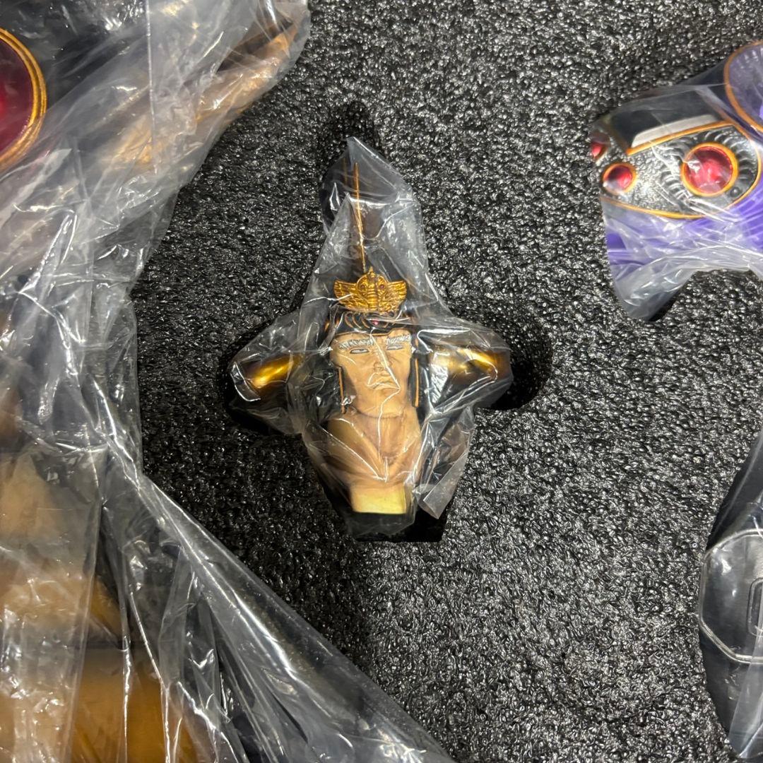 17　未組立品　超稀少　スパイスシード　ラオウ　玉座　ゴールドカラー　北斗の拳