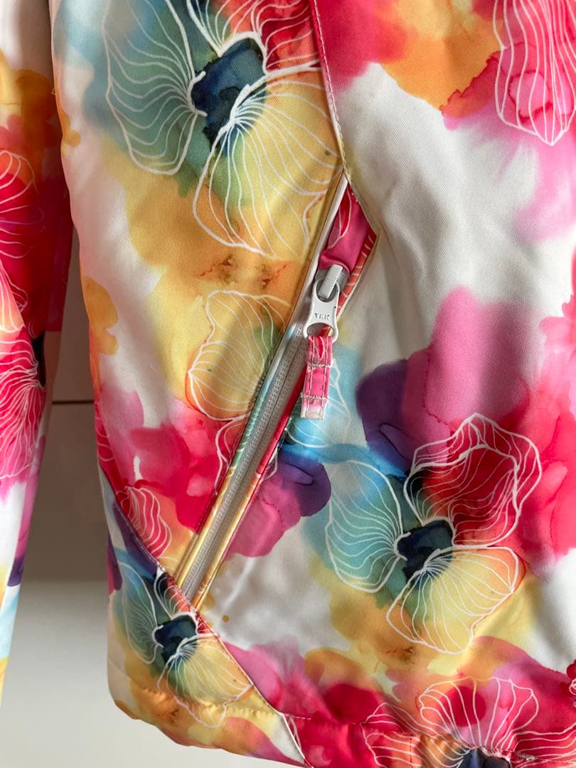 子供用スキーウェア 花柄 ジャケットとスノーパンツ