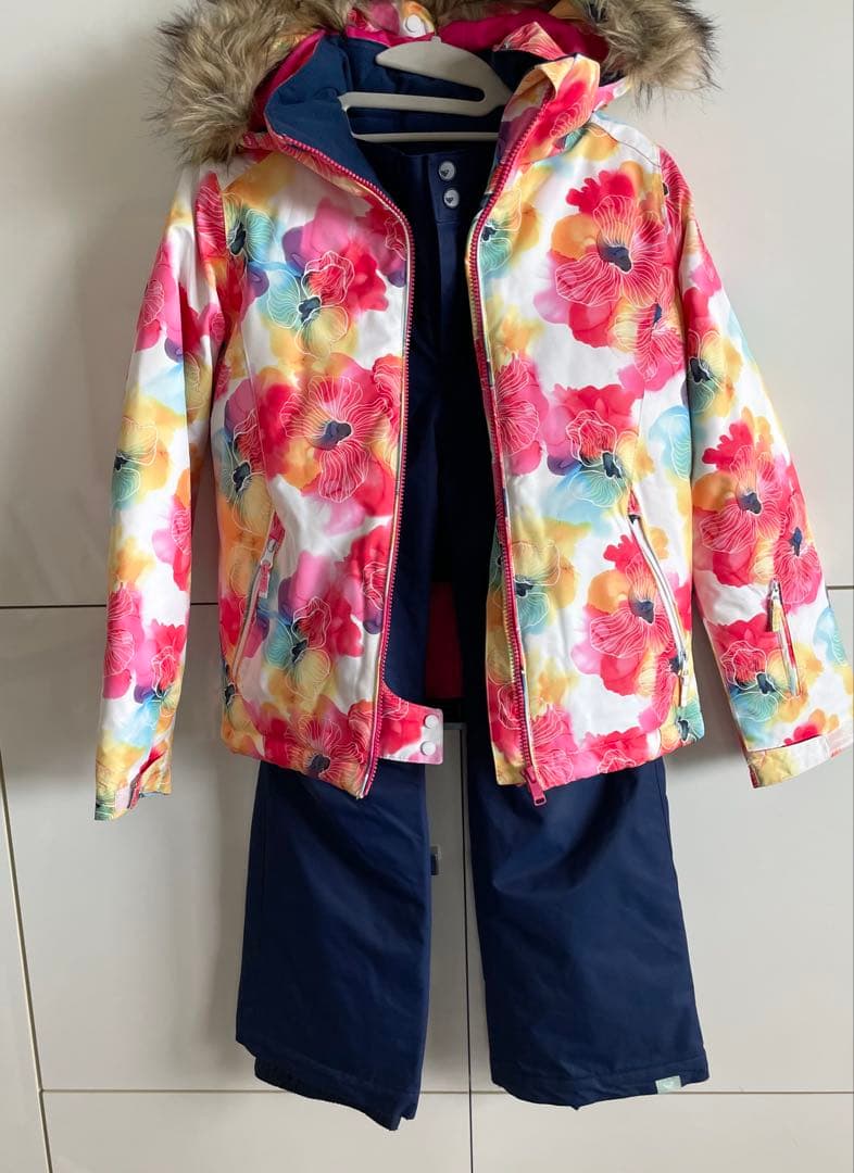 子供用スキーウェア 花柄 ジャケットとスノーパンツ