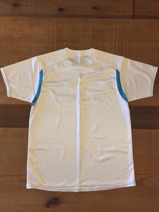 新品umbro 2枚で2,500円！トレーニングウェア 半袖&長袖 セット