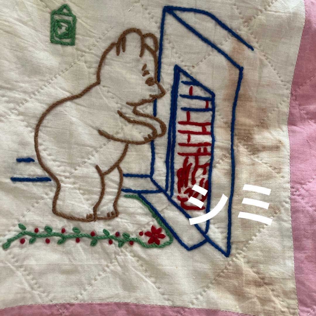 ビンテージ刺繍キルト(スーちゃん他) 172×180位　刺繍部分20角×32個