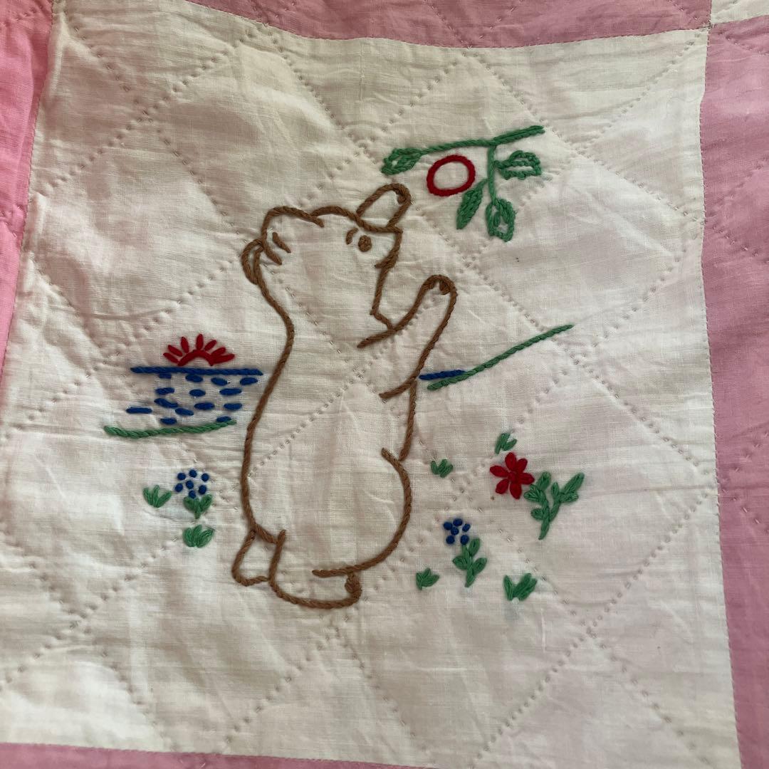 ビンテージ刺繍キルト(スーちゃん他) 172×180位　刺繍部分20角×32個