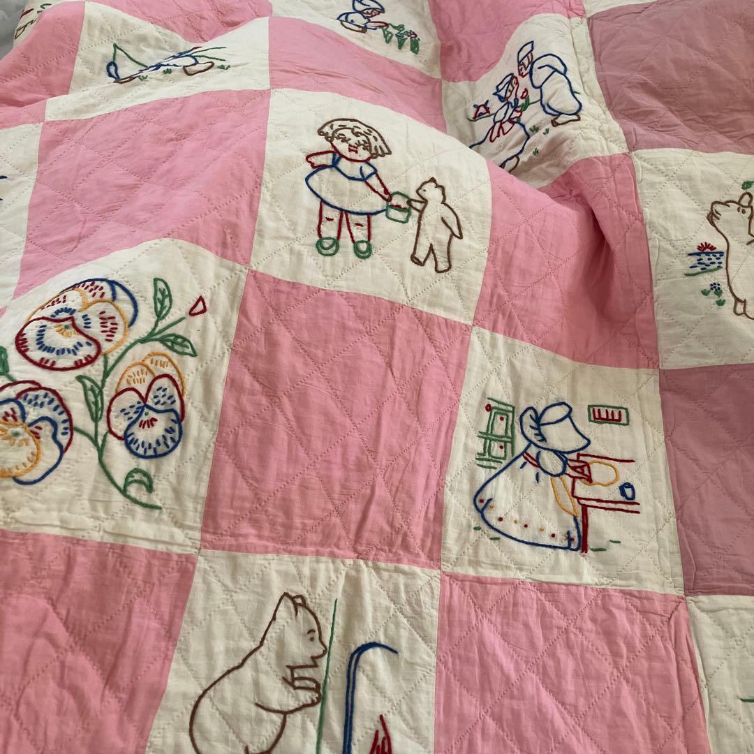 ビンテージ刺繍キルト(スーちゃん他) 172×180位　刺繍部分20角×32個