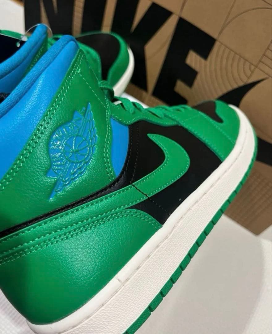 ナイキ　エアジョーダン1ミッド