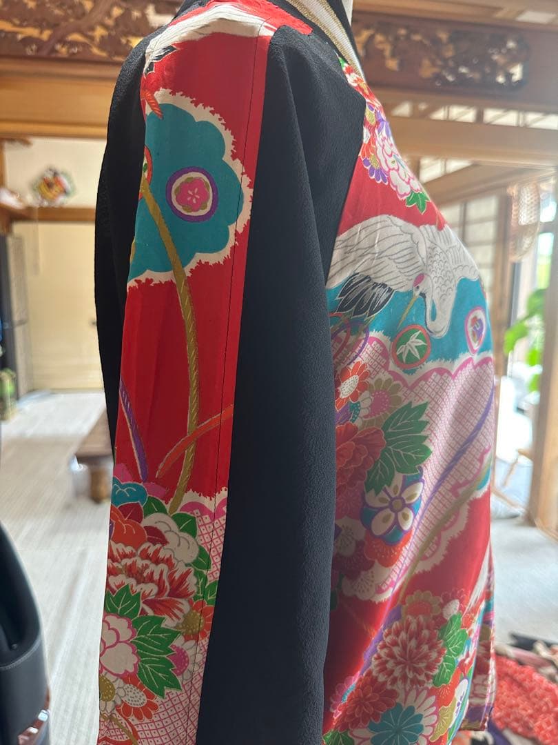 着物リメイク　和柄スカジャン 赤 黒 鶴 花柄