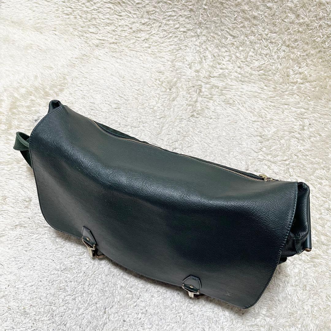 【良品】ルイヴィトン メッセンジャーバッグ　タイガ　デルスー　エピセア　ロゴ金具