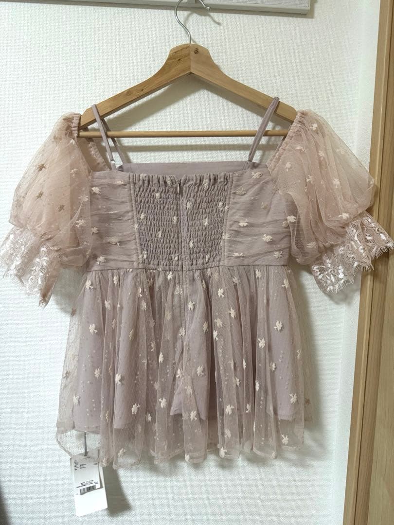 スナイデル　SNIDEL バリエオフショルレースチュニック