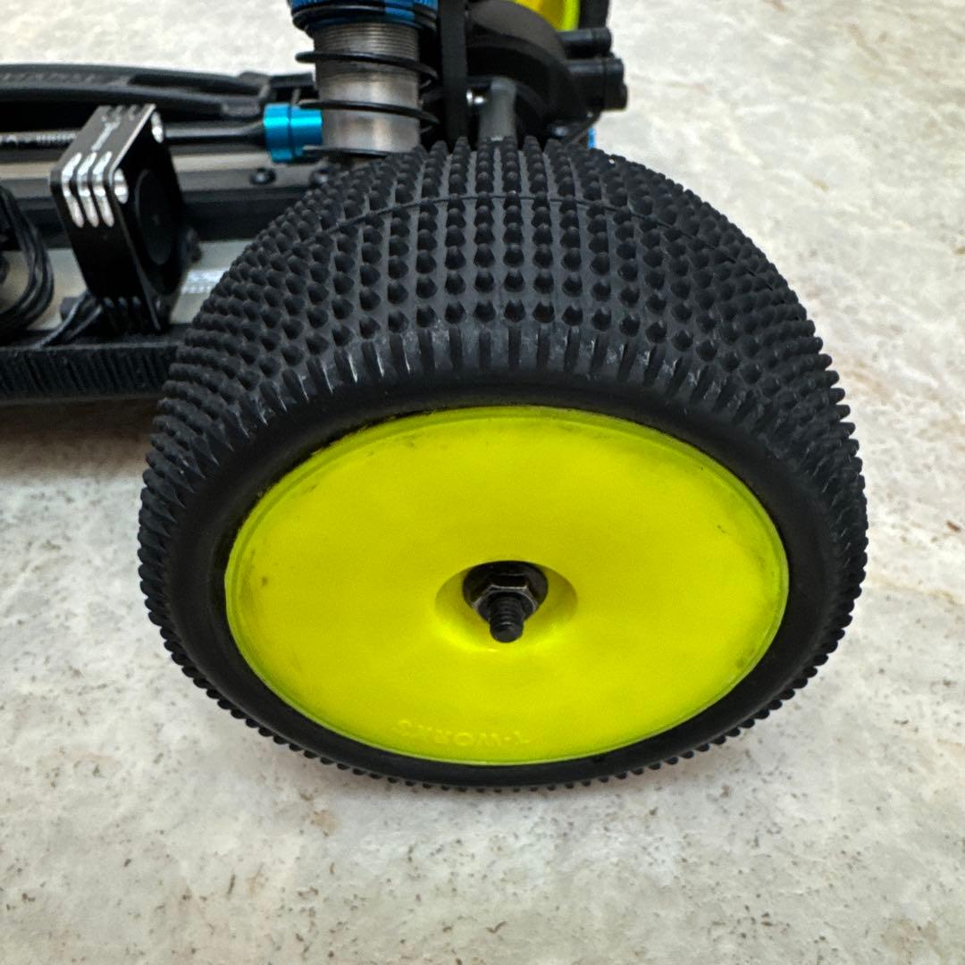 アソシRC10 B74.2 CE 4WD バギー 組立済みシャーシ(メカ無し)