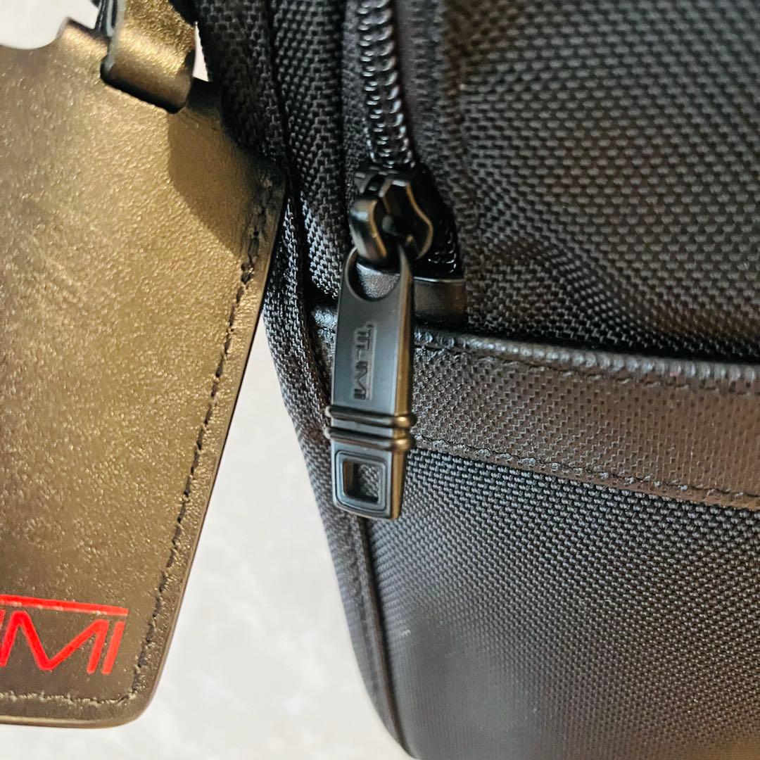 トゥミ TUMI ショルダーバック 品番022110D2 96913 1041