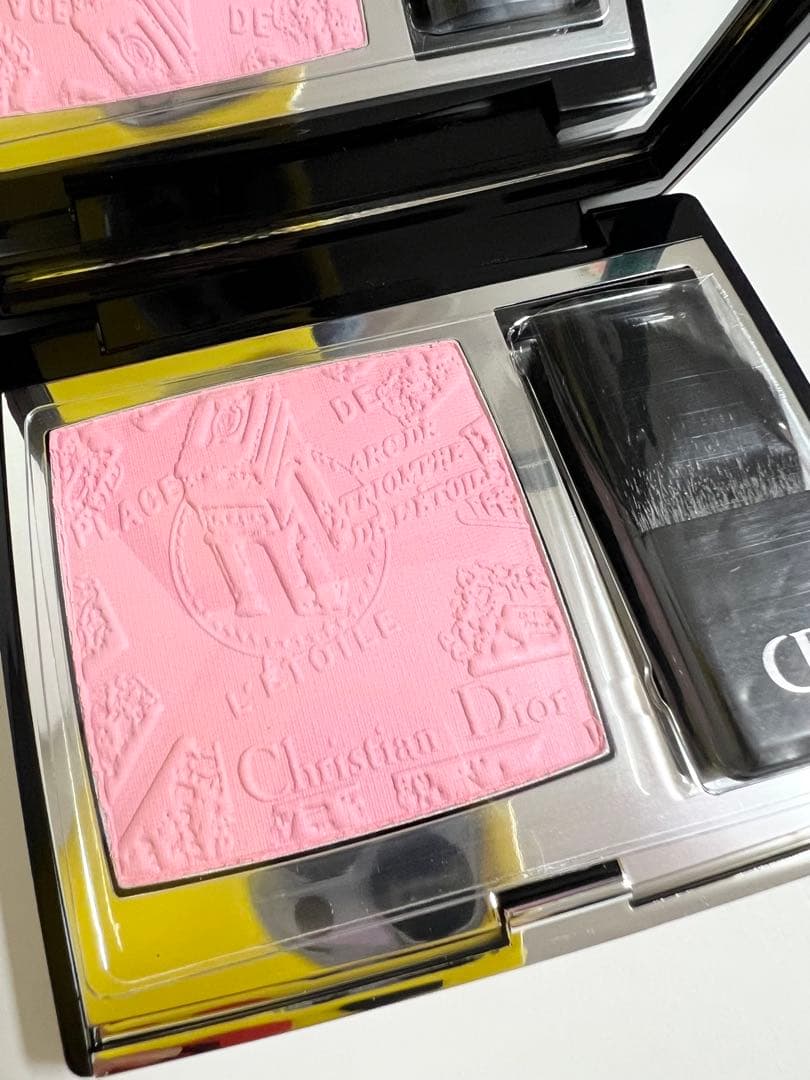 Dior ディオールスキン　ルージュブラッシュ　388 トリオンフサテン