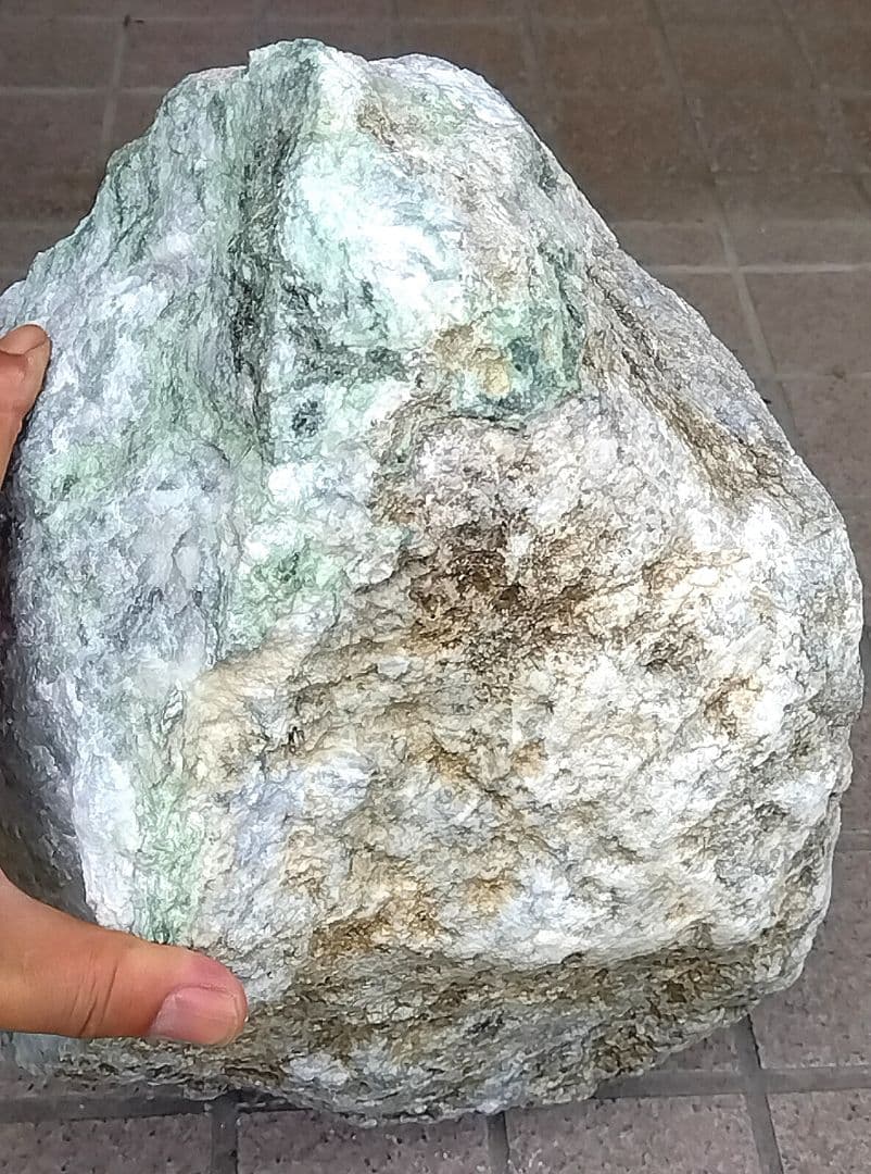 ★翡翠原石★糸魚川硬玉【横川・転石・カチ割り27.7kg】