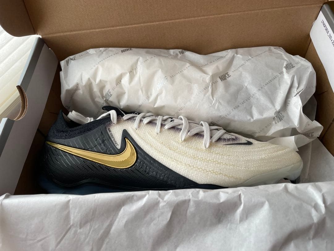 Nike Phantom サッカーシューズ ホワイト/ブラック/ゴールド