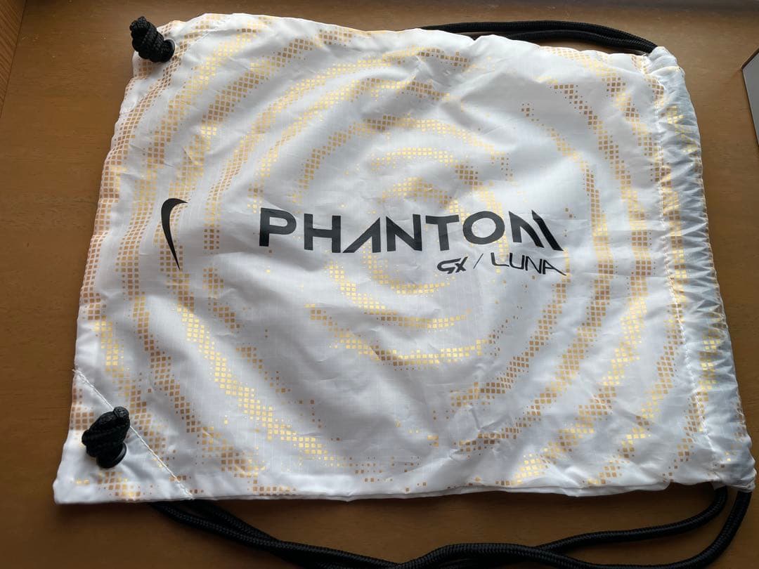 Nike Phantom サッカーシューズ ホワイト/ブラック/ゴールド