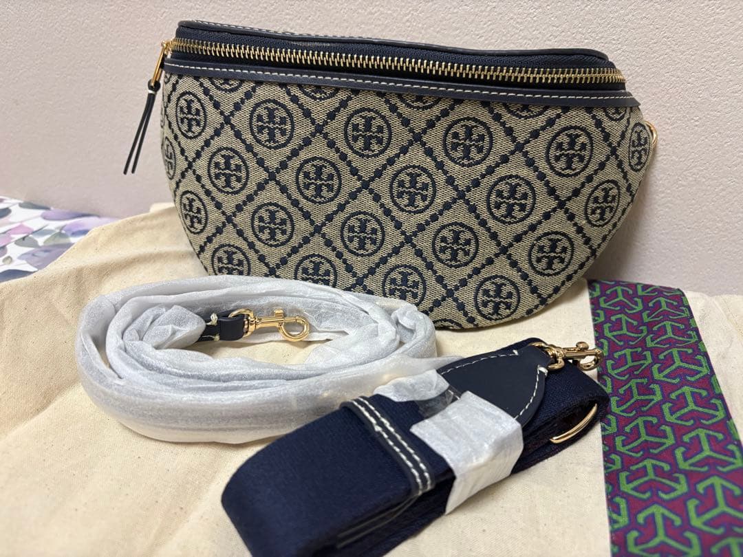 【新品】トリーバーチ　Tモノグラム ベルトバッグ