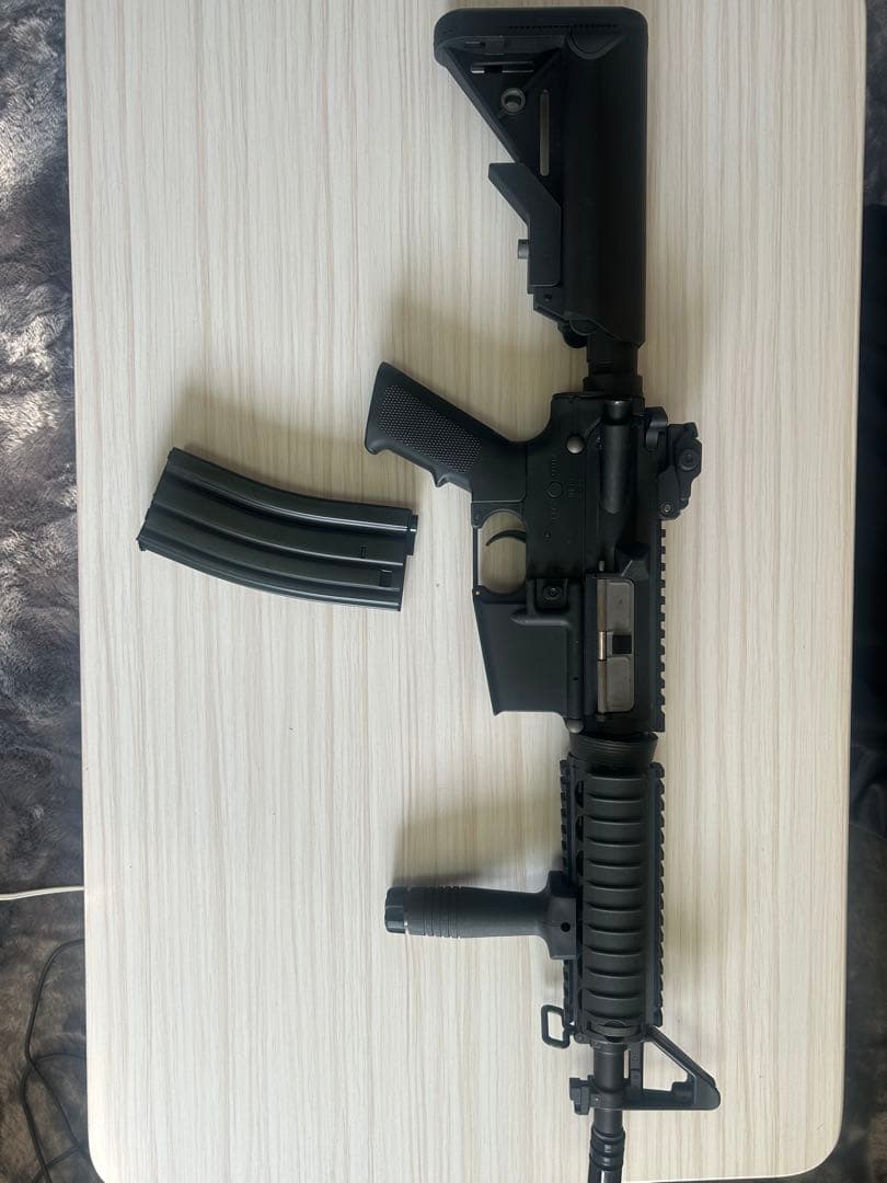 18禁　電動ガン ブラック マガジン付き