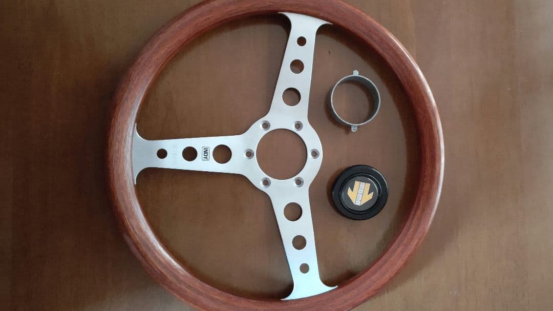 MOMO INDY ステアリングホイール 3スポーク35cm