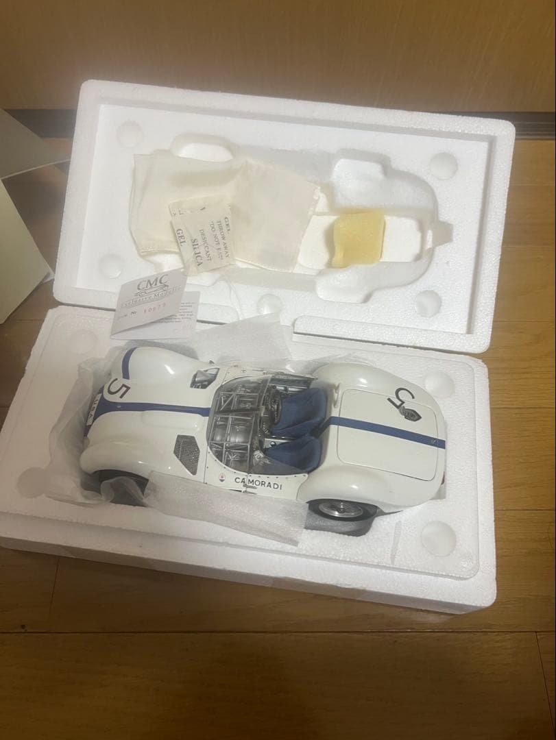 CMC マセラティ　Tipo61 Modell 1:18