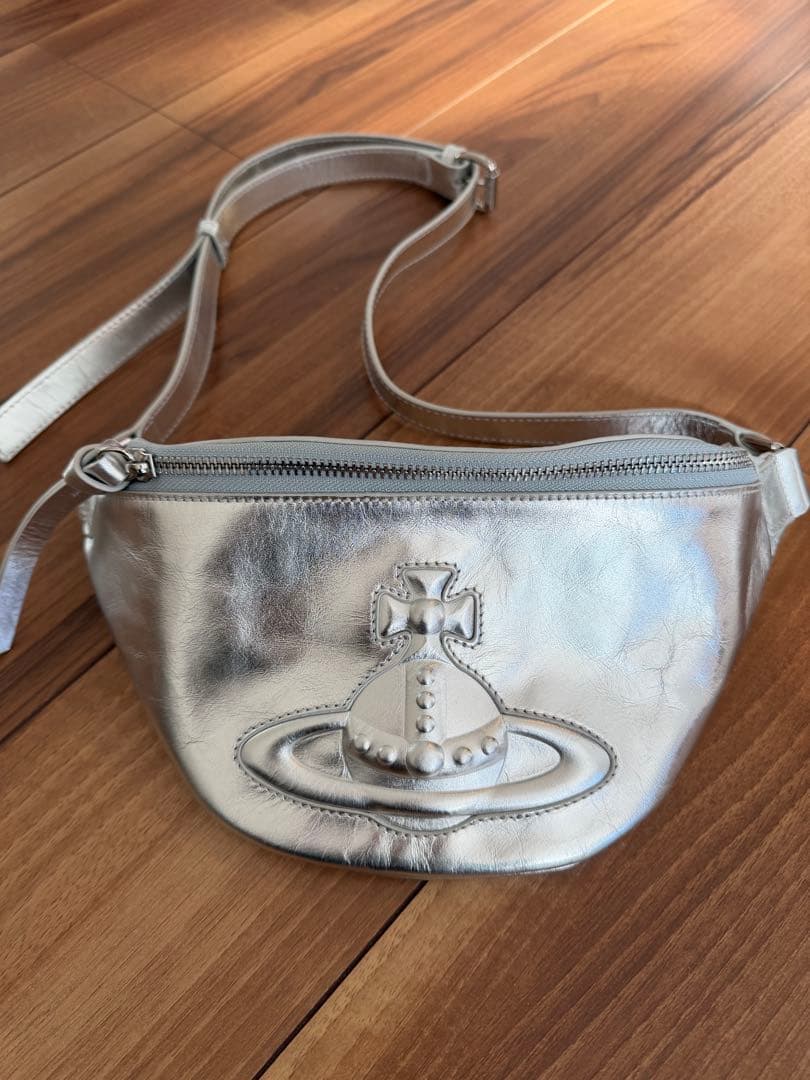 Vivienne Westwoon　バッグ· ボディバッグ　シルバー