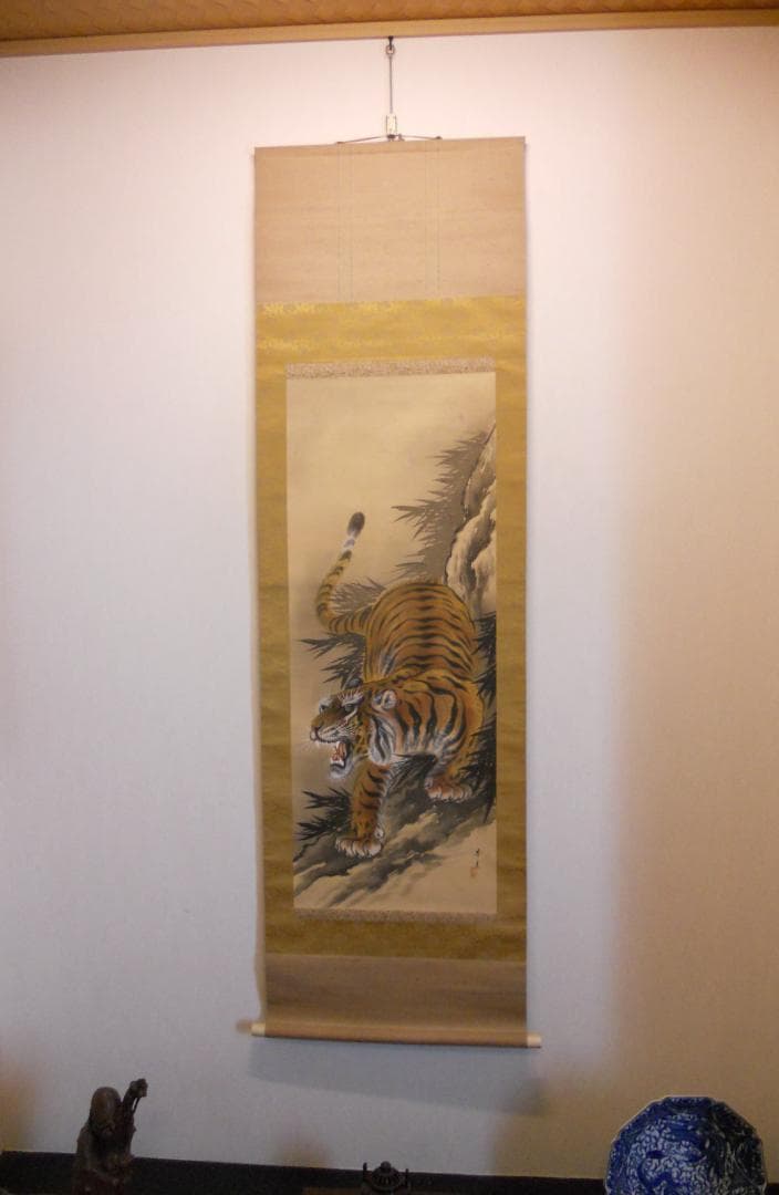 掛け軸 芳崖 猛虎之図 絹本 希少 軸装 茶道具 掛軸 です。