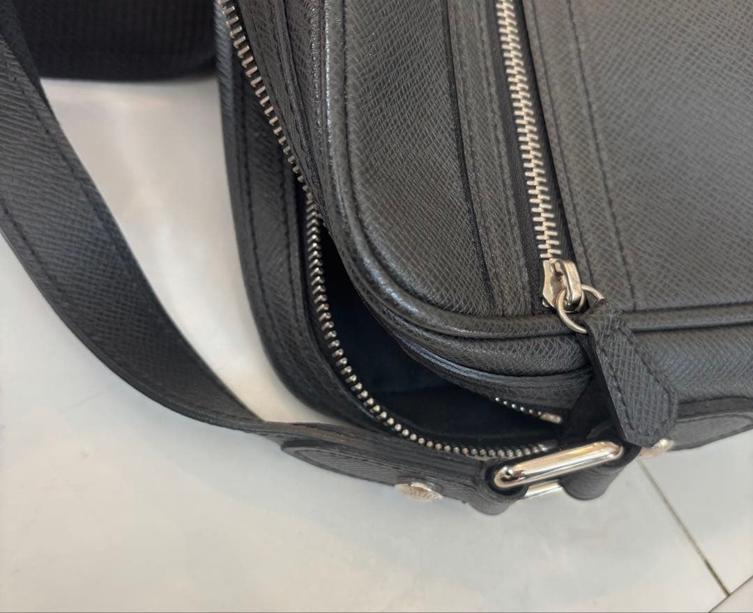 LOUIS VUITTON MENSショルダーバック