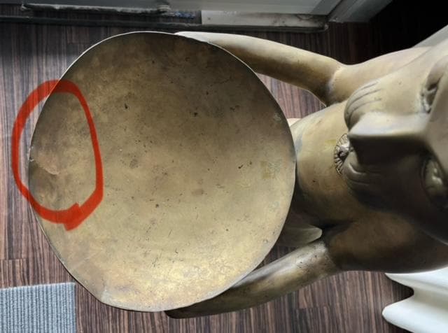 猫のブロンズ(お皿に亀裂あり）