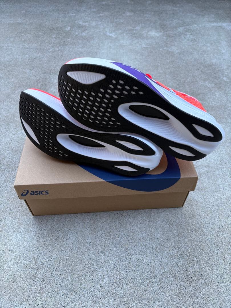 『24時間限定値下げ』アシックス　MAGIC SPEED 4