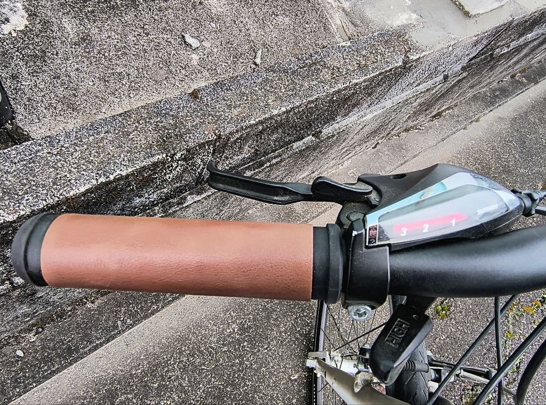 Trek7.3FXクロスバイク白700X28CサイズS位走る曲がる止まる問題無し