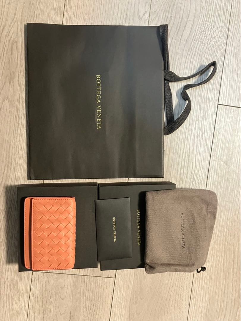 未使用Bottega Veneta オレンジ 二つ折り名刺入れ