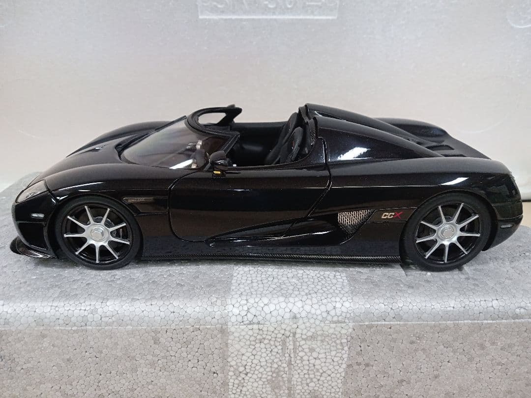オートアート 1/18 ケーニグセグCCX 黒 ミニカー